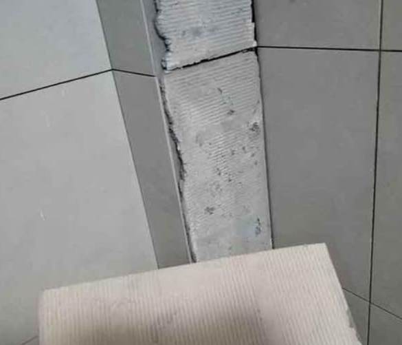 景泰瓷砖空鼓维修公司分享下厨房瓷砖脱落的补救措施。