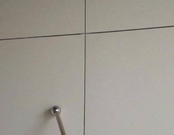 景泰瓷砖空鼓维修公司分享下瓷砖基层处理不到位可能会导致以下问题